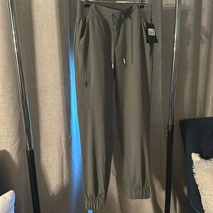 Eddie Bauer jogger size small pants.
